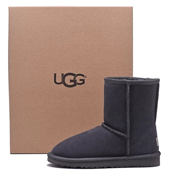 Women UGG Boots - Picture 4 of 5